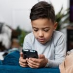 Premier smartphone pour votre enfant : comment le configurer pour sa sécurité (et votre tranquillité)